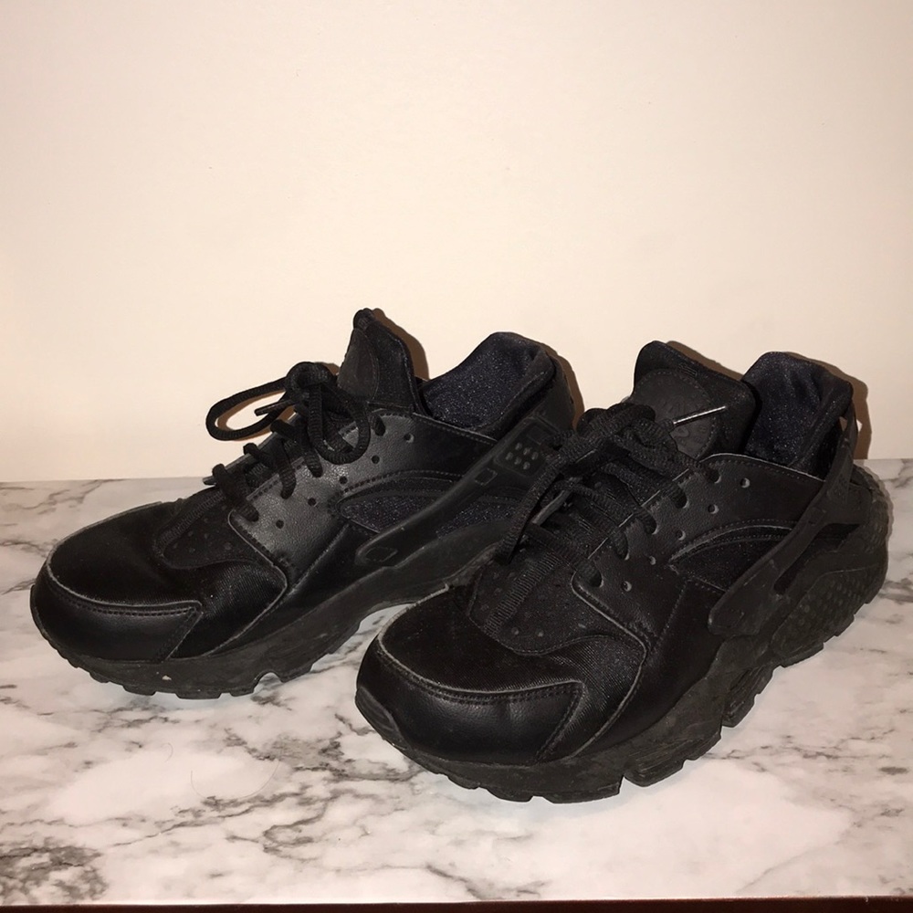 Nike black huaraches